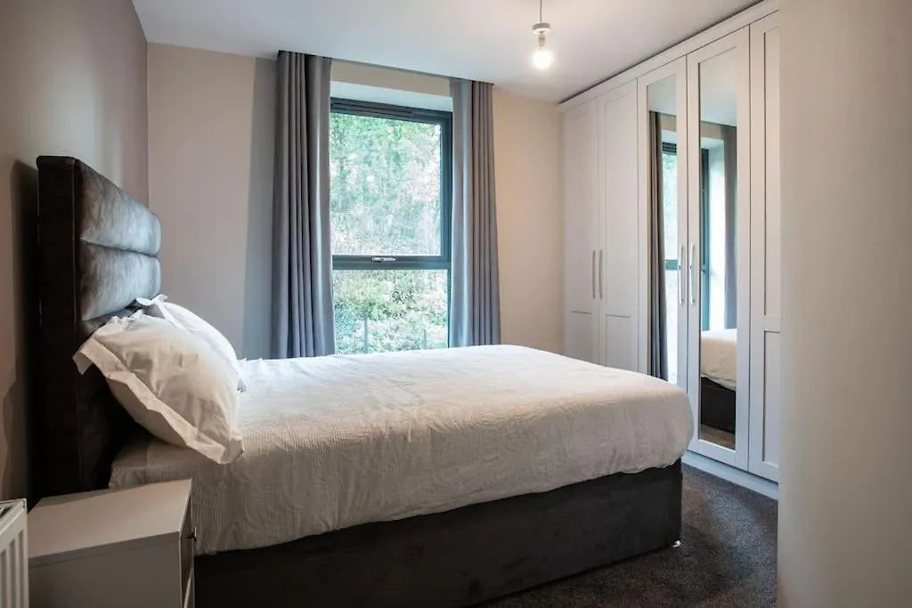 Brand New, Luxury & With Terrace Apartment Belfast